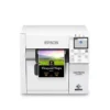 Epson CW-C4000 med etikett hengende ut foran. Vår nye bestselger.